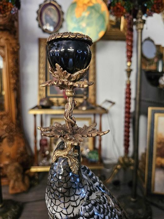 Pereche de sfesnice din porțelan cu ornamente din bronz,