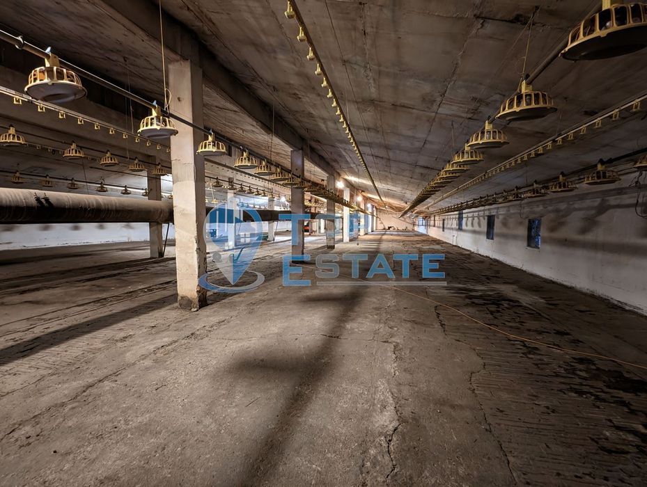 Продава се Промишлена сграда в с. Самоводене, Област Велико Търново - 1700 кв.м за 248 €/кв.м - Снимка #1