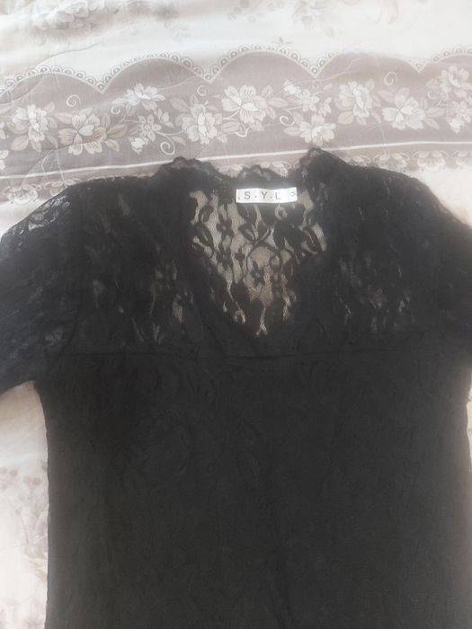 Къса черна рокля