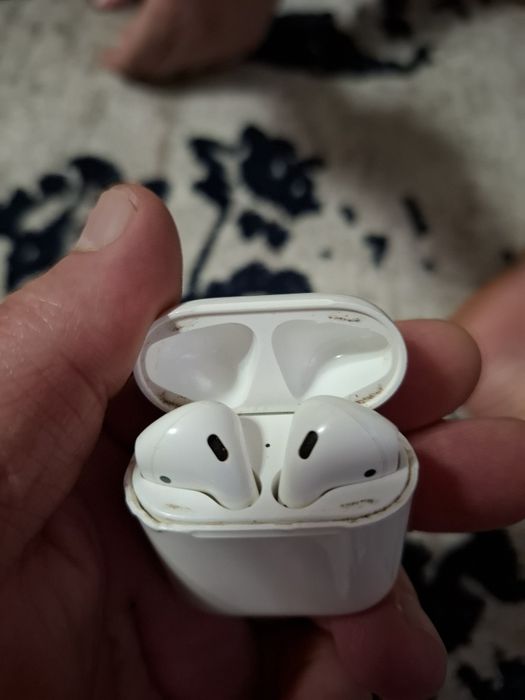 Продам наушники AirPods 2 оригинал