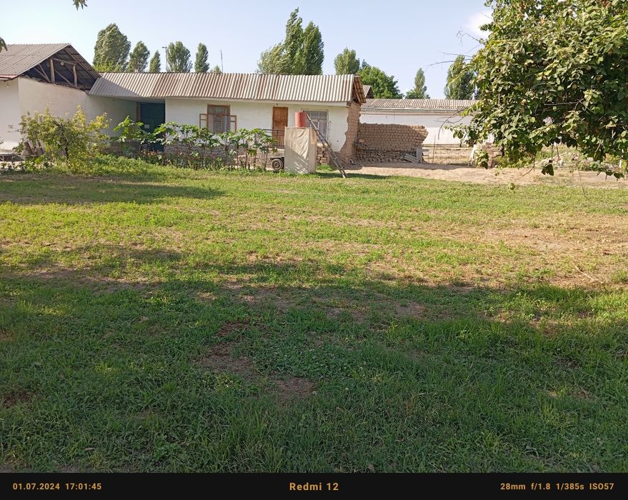 Yer sotiladi 2 xonali uyi bor 10 sotix