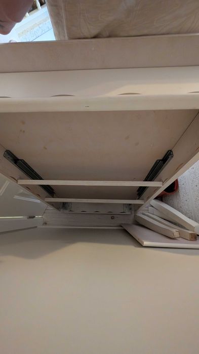 Продавам трапезна маса