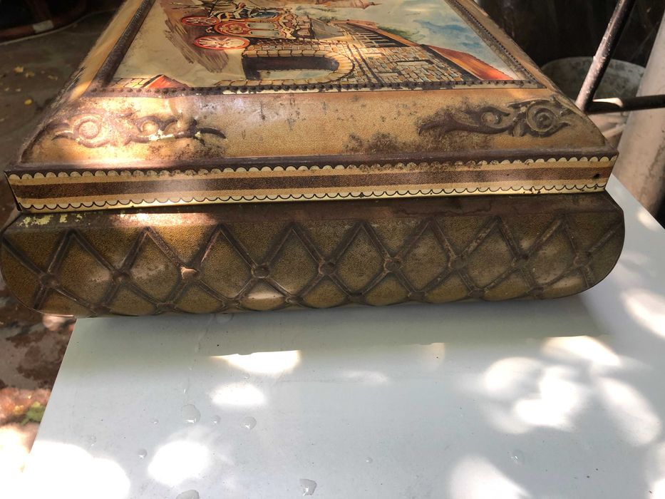 продавам старинна кутия