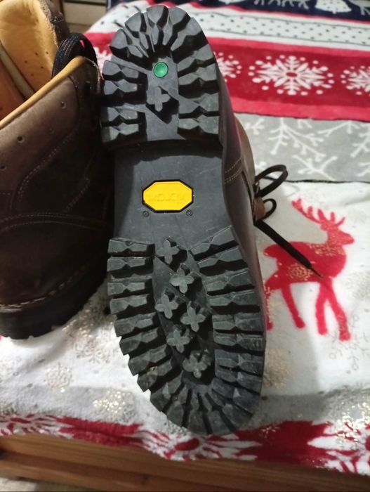 Vând ghete noi de iarna