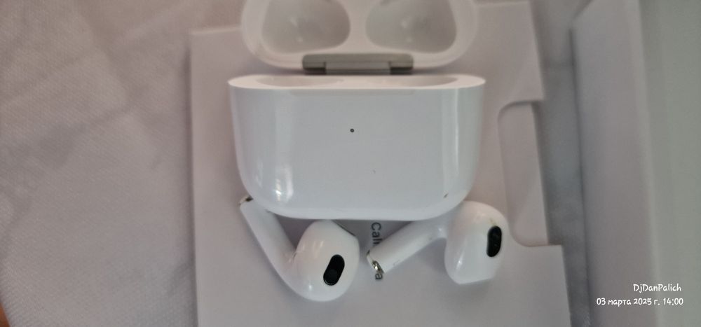 Продам наушники AirPods