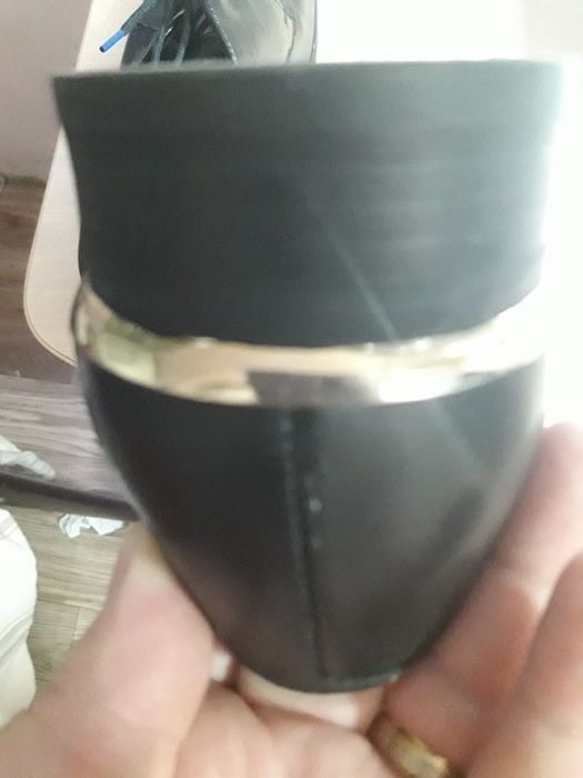 Vand pantofi barbatesti de piele