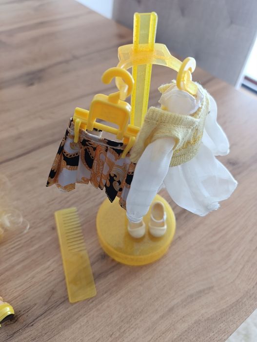 Vând păpuși Rainbow High