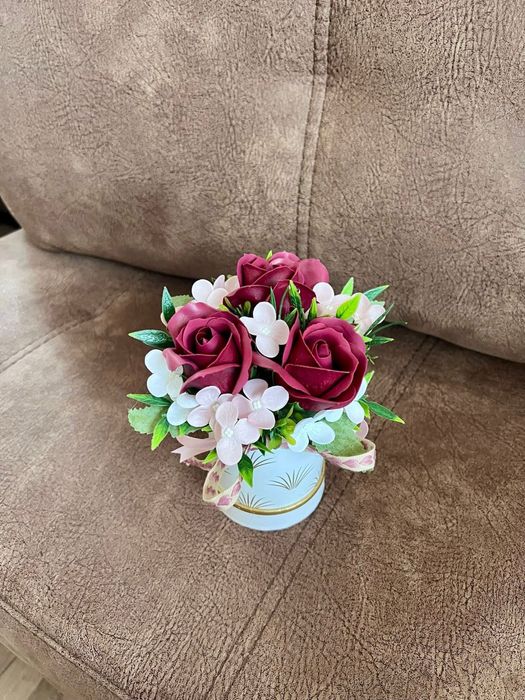 Аранжировки от изкуствени цветя