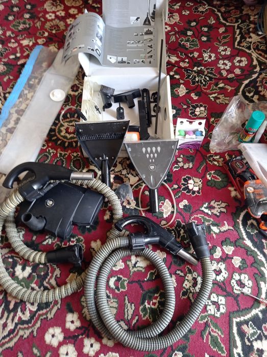 Запчасти roboclean aura.имееться 2 шланк один новый моющый запчасти .