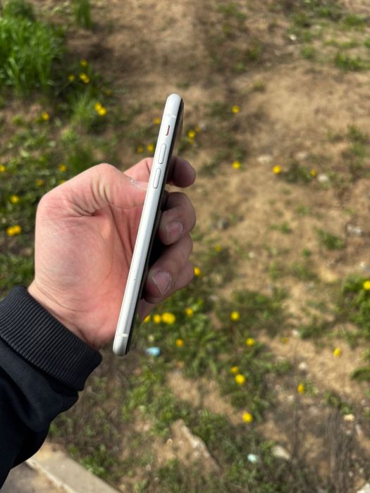 Продам Айфон 11 128 гб акум