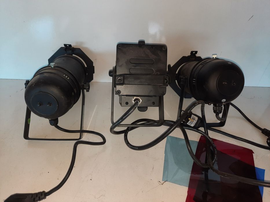 Прожектор MINI PC 300 W с 2 броя лампи за дискотечно осветление