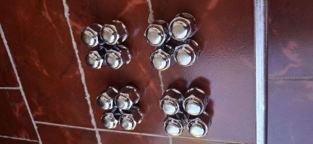 Продам хромированные гайки для дисков от жентры 16 штук сост идеал