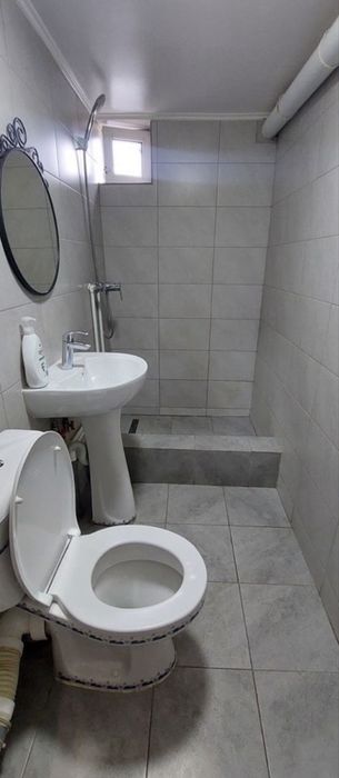 Inchiriez apartament in regim hotelier .