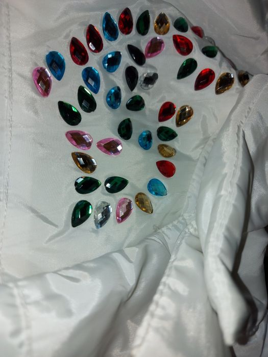 Продам новую куртку на девочку