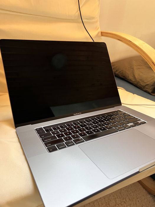 Macbook Pro 16” 2019 Intel - 16gb/512GB - space gray impecabil
