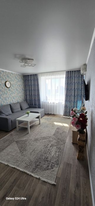 По часам в центре,  Аль Фараби