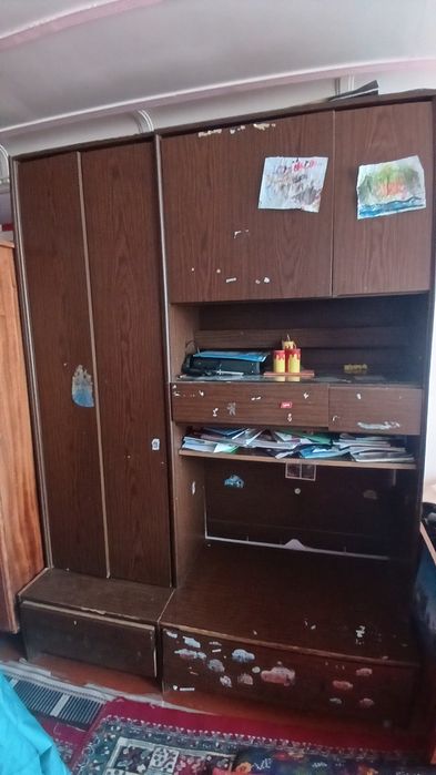 Шкаф сотилади срочна
