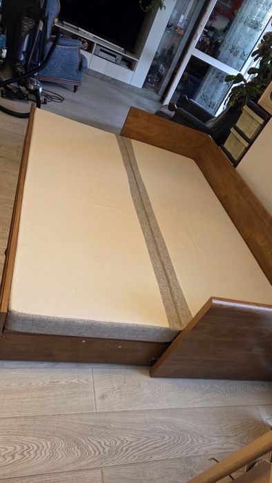 Легло с чекмедже и спалня