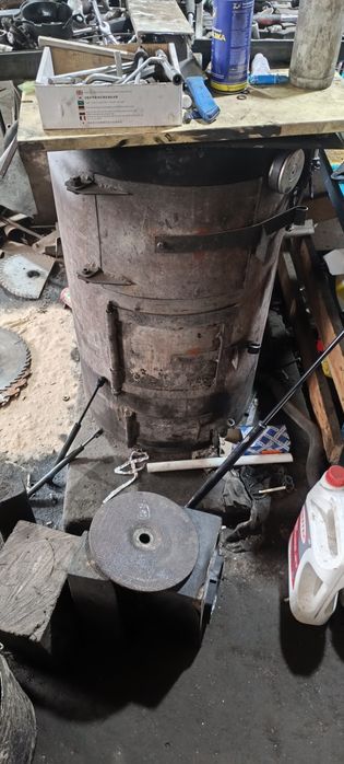 Печка, буржуйка.