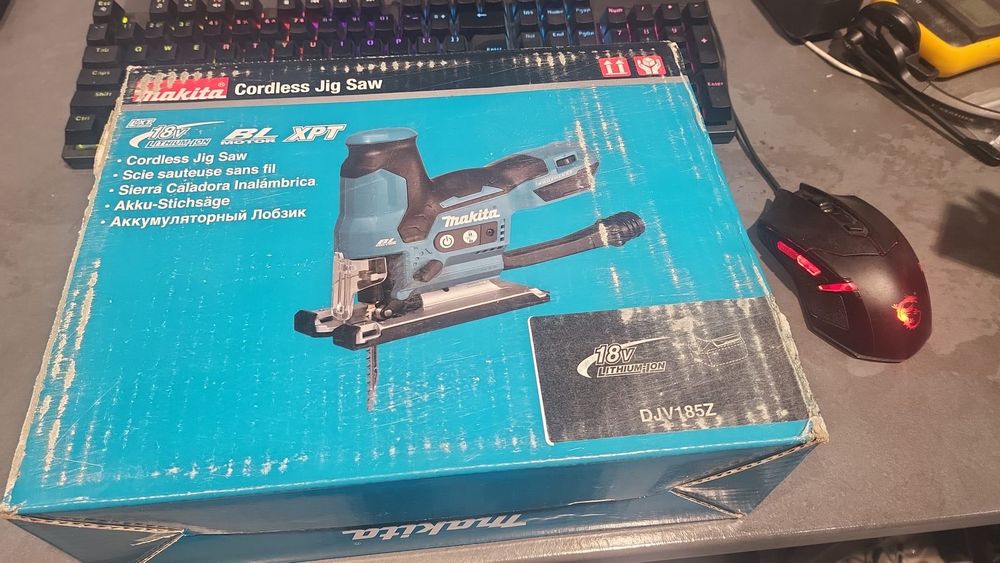 Fierastrau pendular Makita DJV185