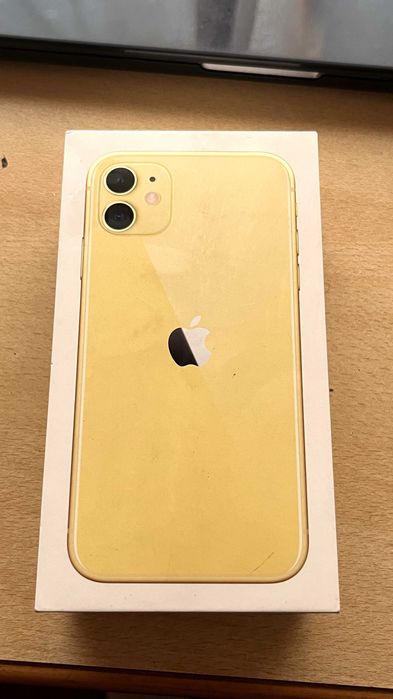 IPhone 11 желтый
