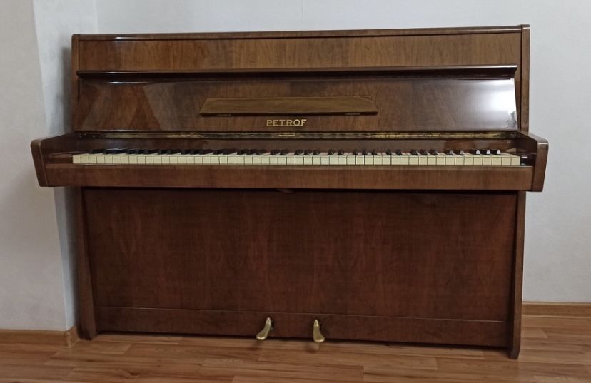 Продается пианино Petrof