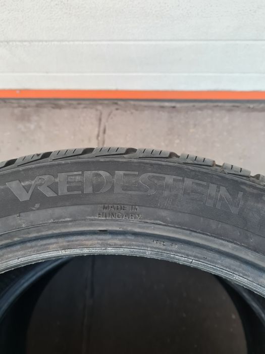 Всесезонни гуми 2 броя VREDESTEIN QutracPro 235 40 R19 дот 4520