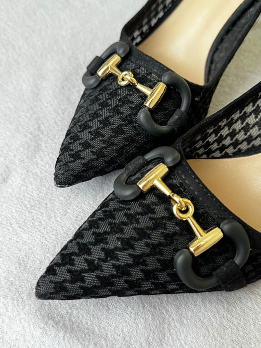 Женские черные туфли