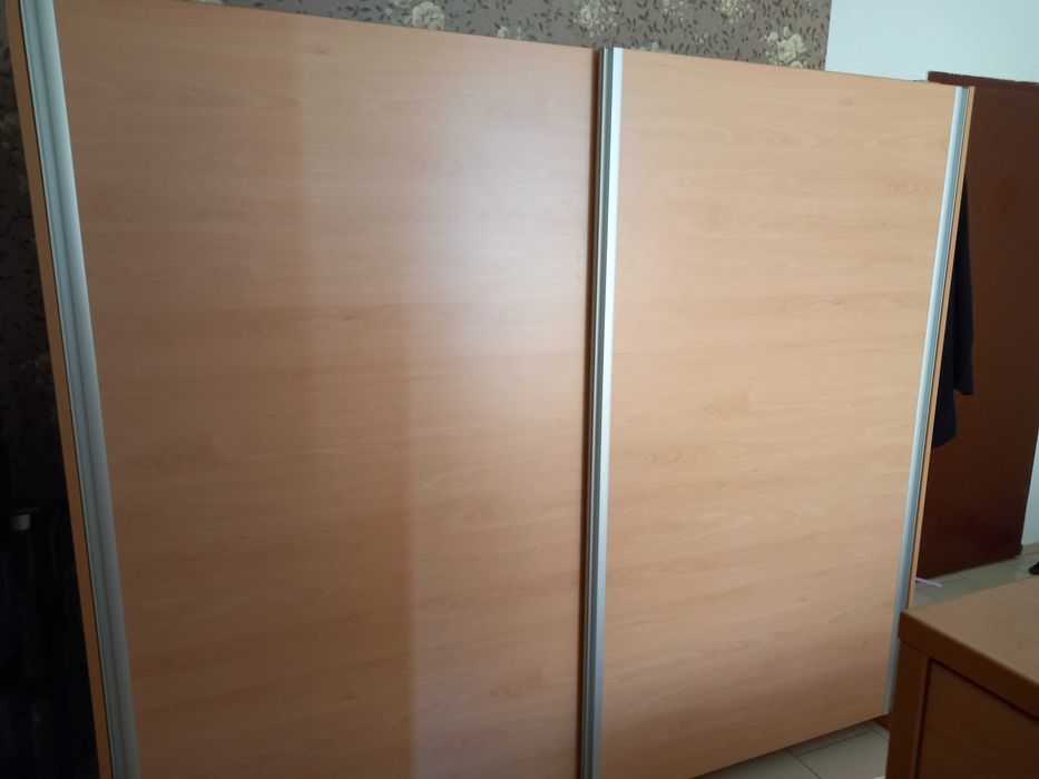 Продавам гардероб и шкаф