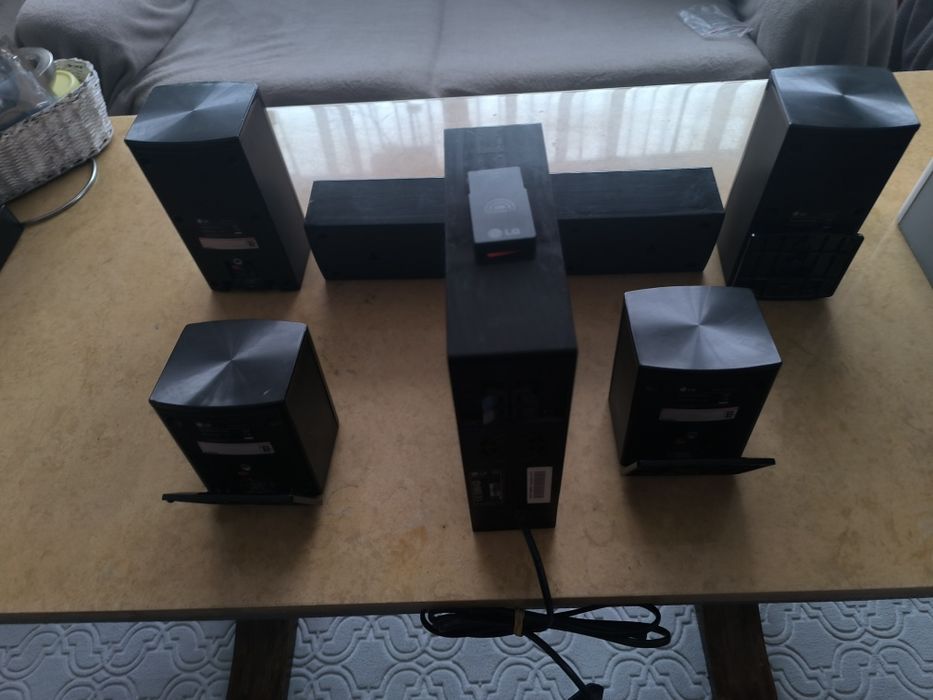 Продавам колони за домашно кино LG и буфер Самсунг