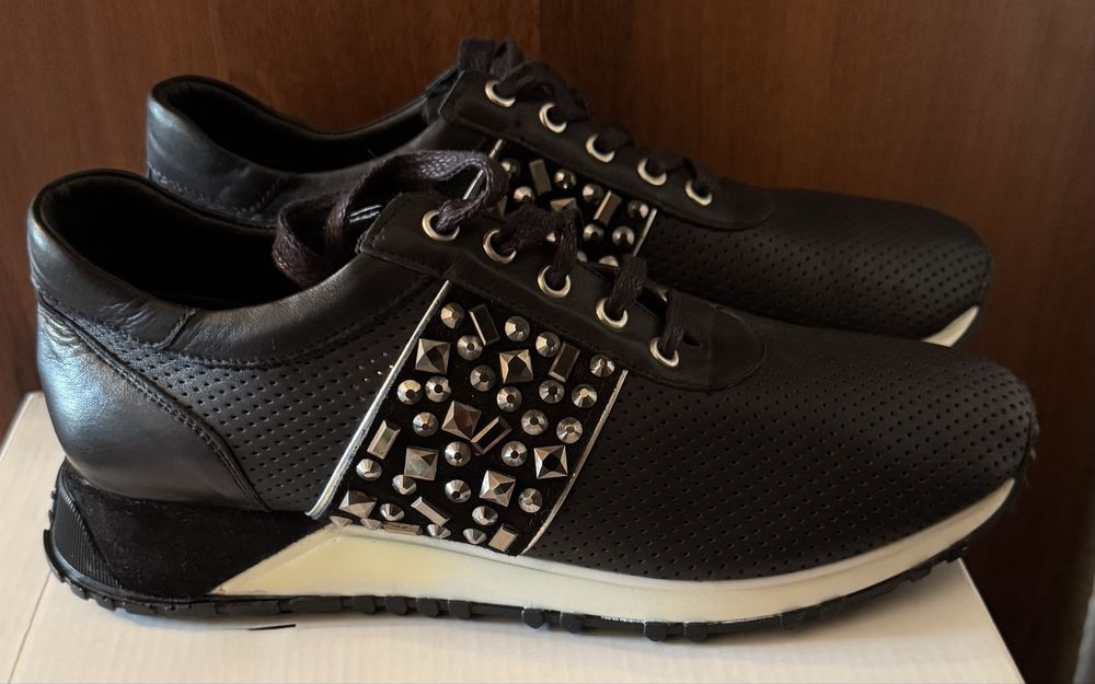 Продам кроссовки за 5.500тг.