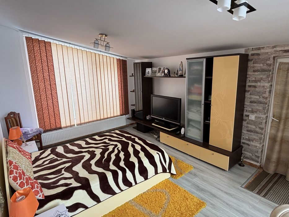 Vand sau schimb casa