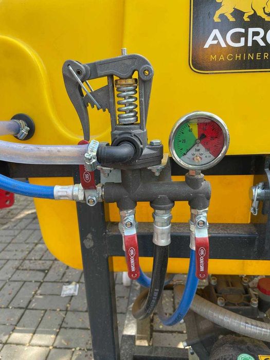 Полевые опрыскиватели  от 400 до 1000л.