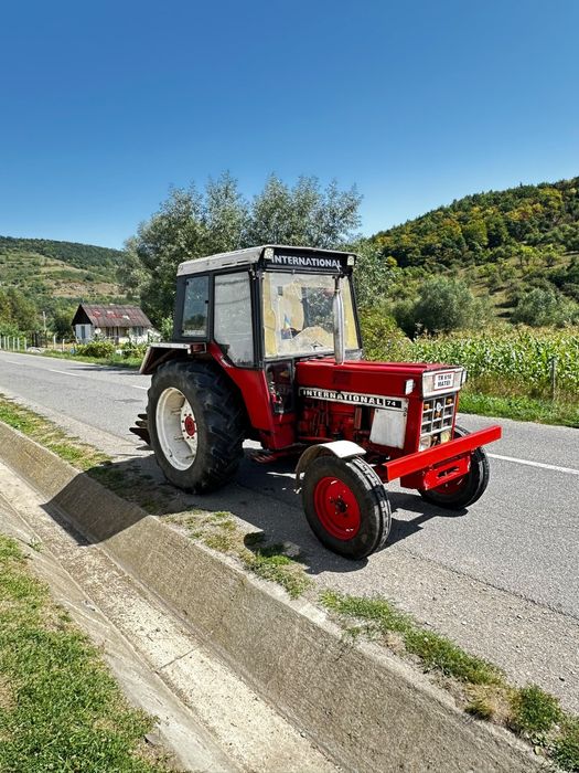 Tractor International 744