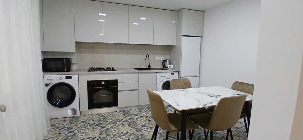 Дава се под наем Етаж от къща в София, Левски - 80 кв.м за 348.84 € - Снимка #2