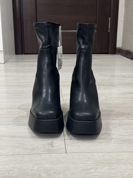 Сапоги на каблуке Pull&Bear