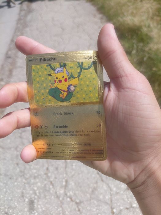 Продавам картичка на пикачу limited edition