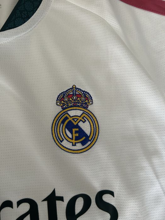 Tricou Real Madrid 2025/2026– Nou cu etichetă – M/L