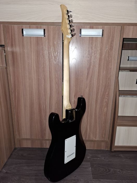 продам электрогитару с комбоусилителем