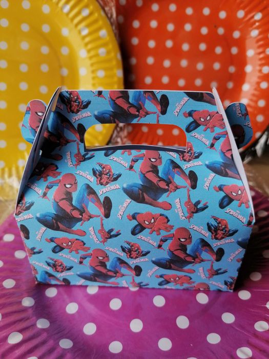 Кутийка за лакомства Пес Патрул , Стич, Блуи...