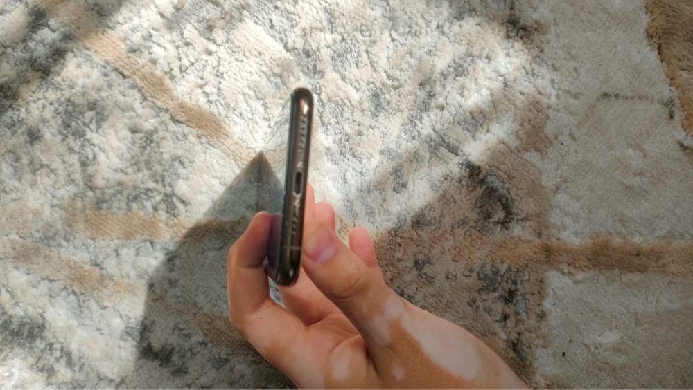 продам iPhone xs