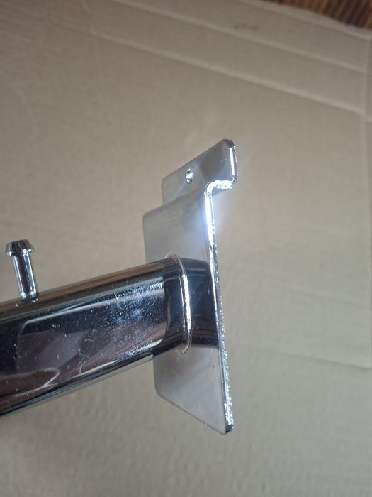 Кронштейн для вешалок-плечиков на эконом панель.