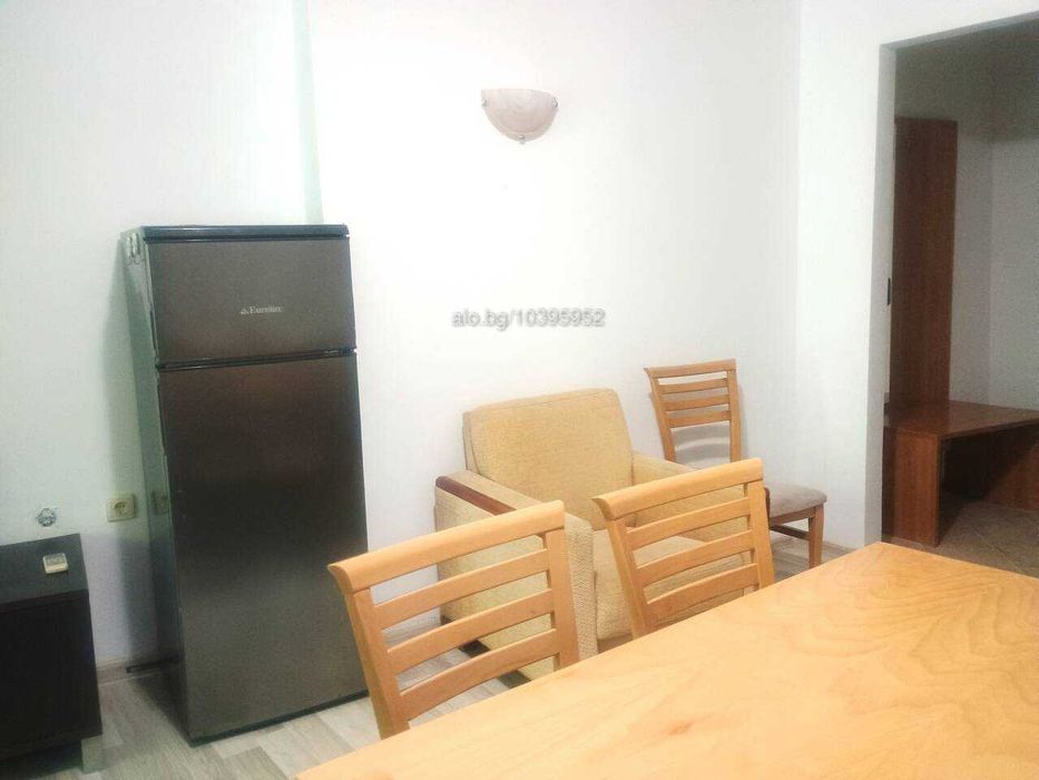 Отлично студио без такса поддръжка с хубав басейн, 200 метра от морето