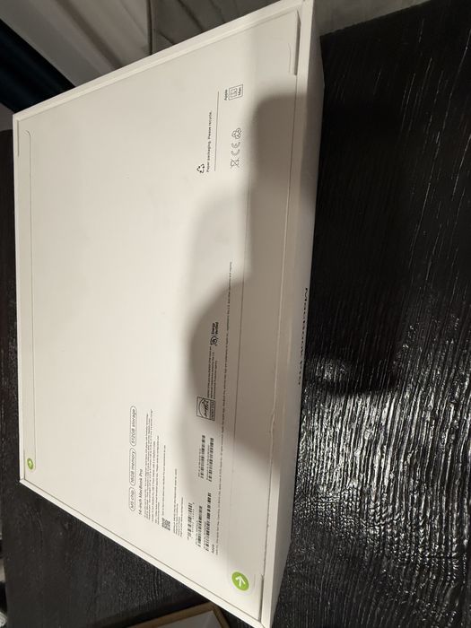 MacBook Pro 14 inch M5 16 GB 512 GB nou