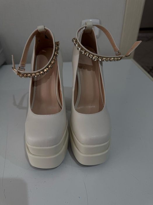 Туфли,молочного цвета