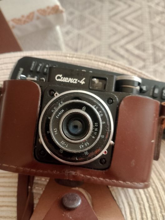 Два броя фотоапарати смяна