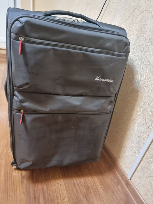 Продам сумку на колёсиках