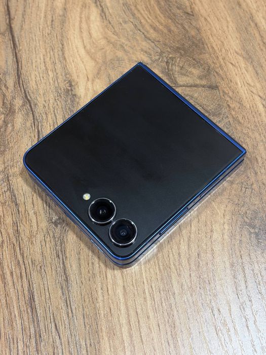 Samsung Galaxy Z Flip 7 (256 GB)