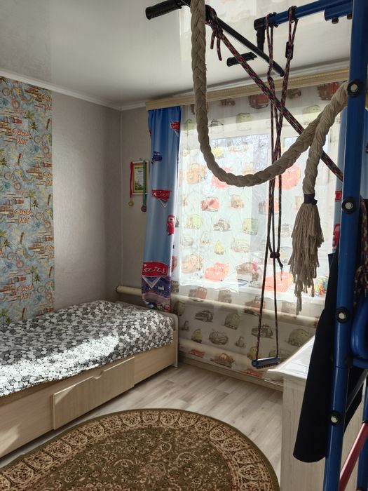 Большой светлый дом.