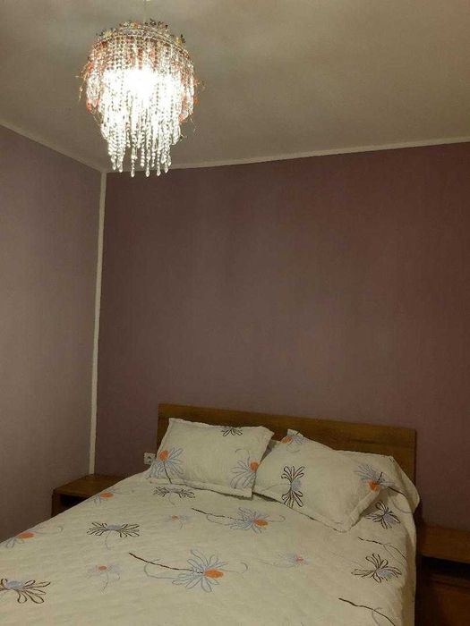 Dau in chirie apartament la curte 2 camere